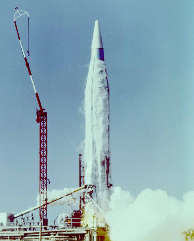 Atlas 32E Photo 1